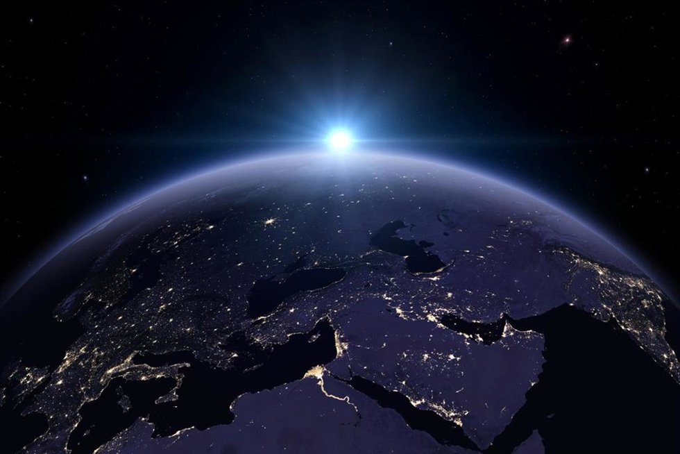 El pool ignora a la geopolítica: los precios de verano e invierno se mantendrán alrededor de los 100 euros/MWh