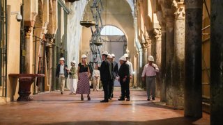 Archivo - La consejera de Cultura en funciones, Patricia del Pozo, visita las actuaciones de emergencia en la Mezquita-Catedral de Córdoba en una imagen de archivo.