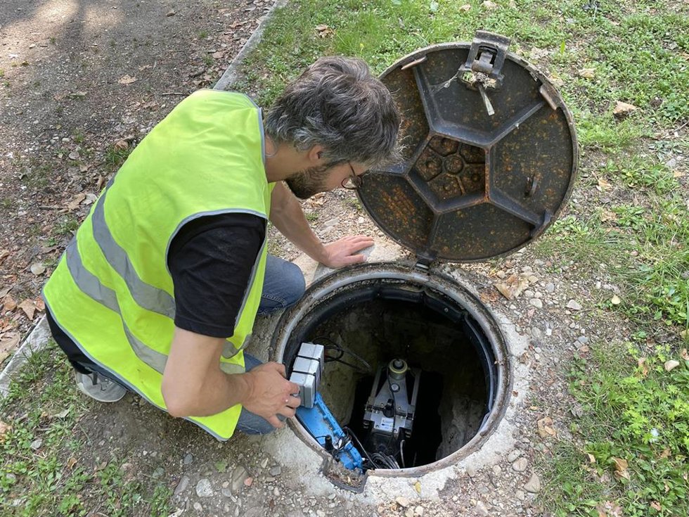 Uno de los sensores instalados en el sistema del agua de Burgos.