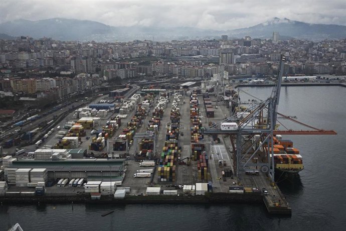 Archivo - Vista aérea de la terminal de contenedores del Puerto de Vigo,