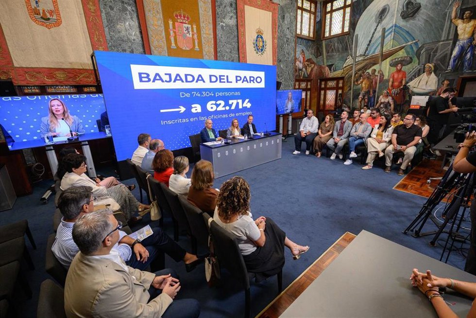 Rueda de prensa de presentación de una nueva convocatoria de subvenciones dirigida a los 31 ayuntamientos de la isla