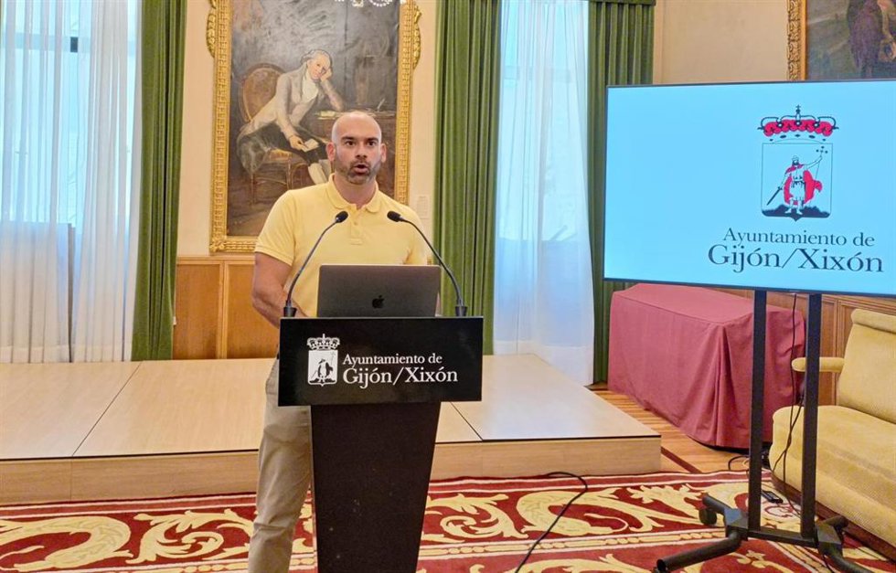 El portavoz de Junta de Gobierno de Gijón, Jesús Martínez Salvador, en rueda de prensa en el Consistorio gijonés.