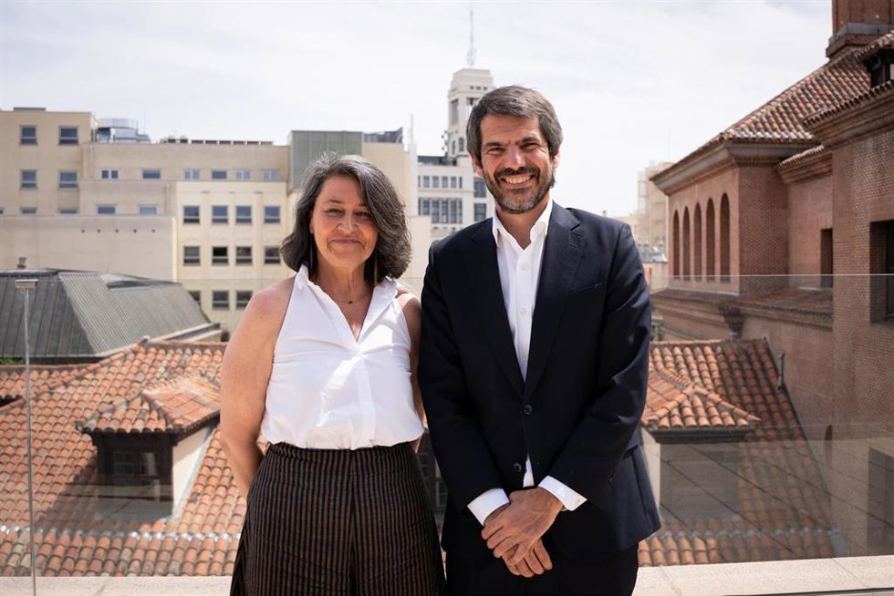 Marta Serrano, nueva directora general del Instituto de la Cinematografía y de las Artes Audiovisuales, y el ministro de Cultura, Ernest Urtasun