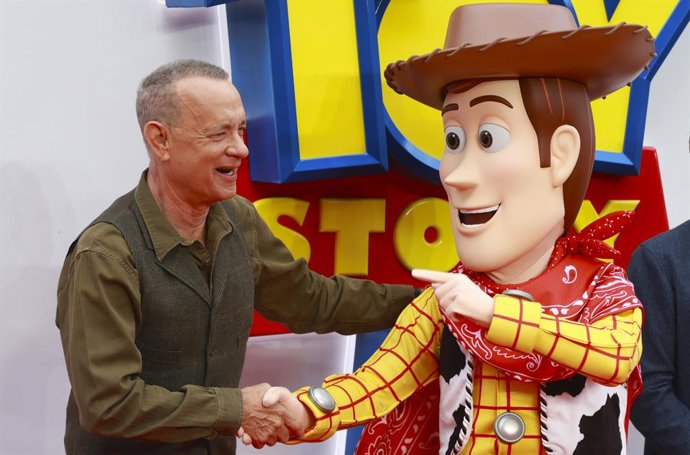 Tom Hanks asume que podrían recrear su voz con inteligencia artificial en Toy Story 6: "Da miedo"