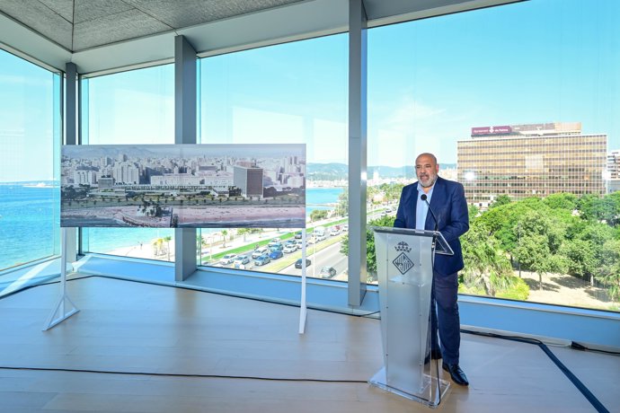 El alcalde de Palma, Jaime Martínez, en la presentación de la rehabilitación del edificio de Gesa y sus alrededores.
