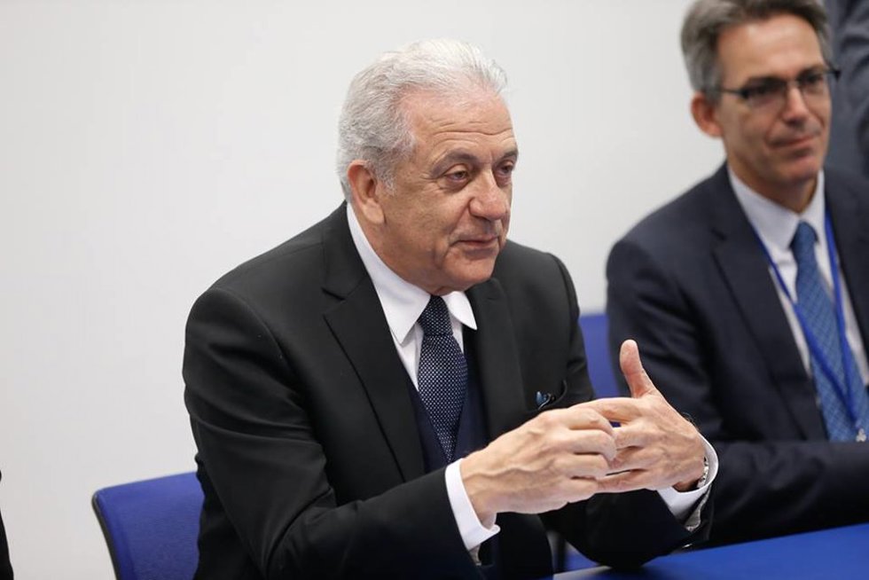 Archivo - El excomisario de Interior y Migración, Dimitris Avramopoulos, en una imagen de archivo cuando aún ocupaba el cargo en Bruselas.