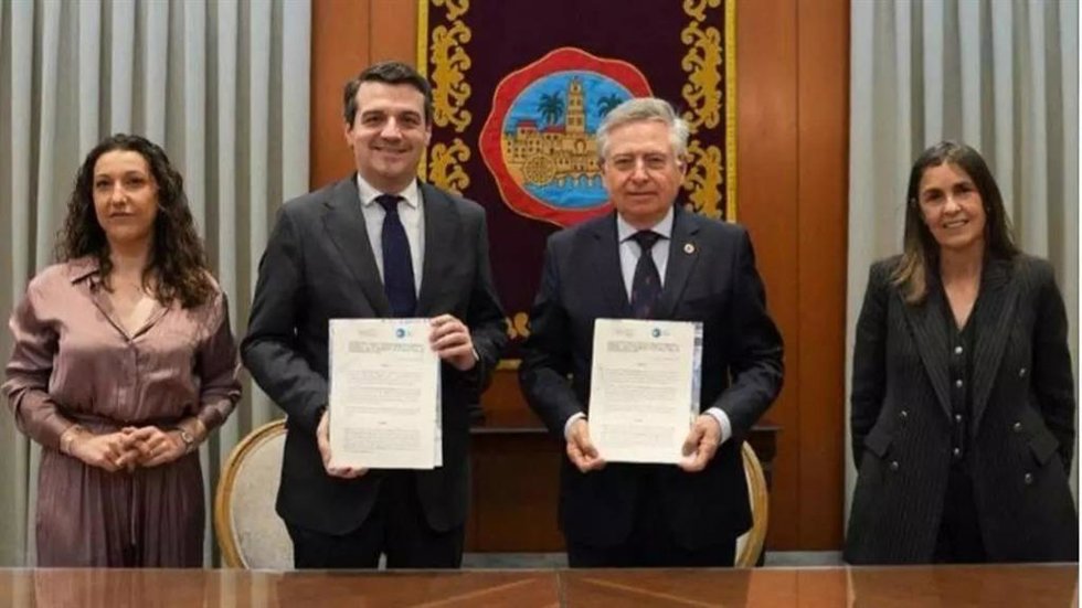 Archivo - El presidente de la FAMP, José María Bellido, y el director de la OAAF, Francisco de Paula Sánchez Zamorano.
