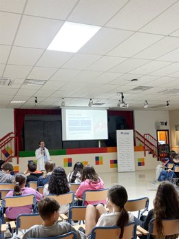 El Hospital Vithas Xanit Internacional forma a cerca de 300 alumnos del Colegio Poeta Salvador Rueda de Benalmádena (Málaga)