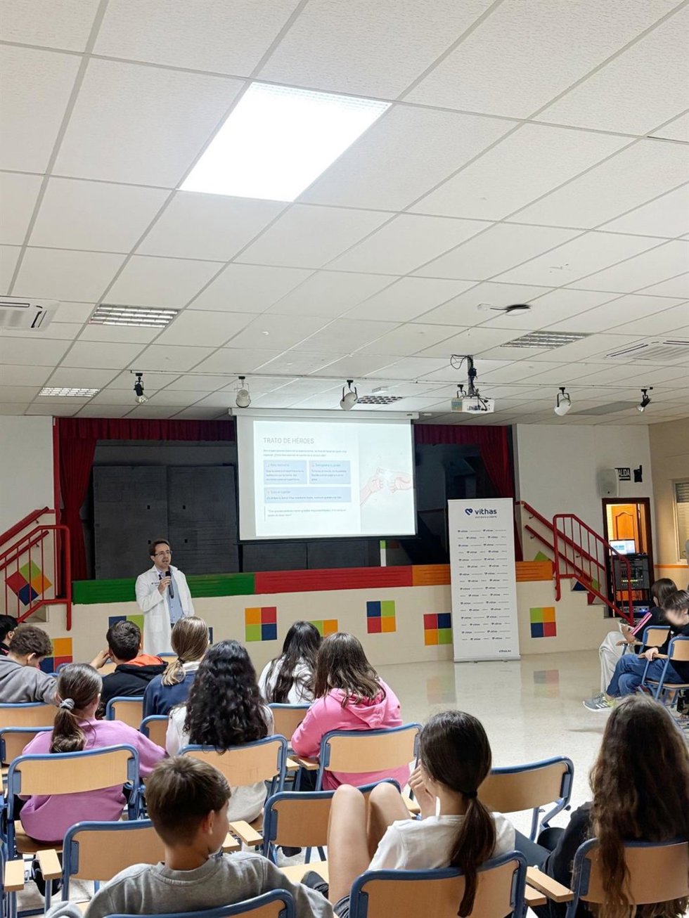 El Hospital Vithas Xanit Internacional forma a cerca de 300 alumnos del Colegio Poeta Salvador Rueda de Benalmádena (Málaga)