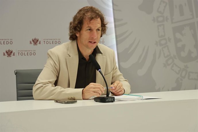 El concejal del Río Tajo, Medioambiente y Deportes, Rubén Lozano en la rueda de prensa de presentación.
