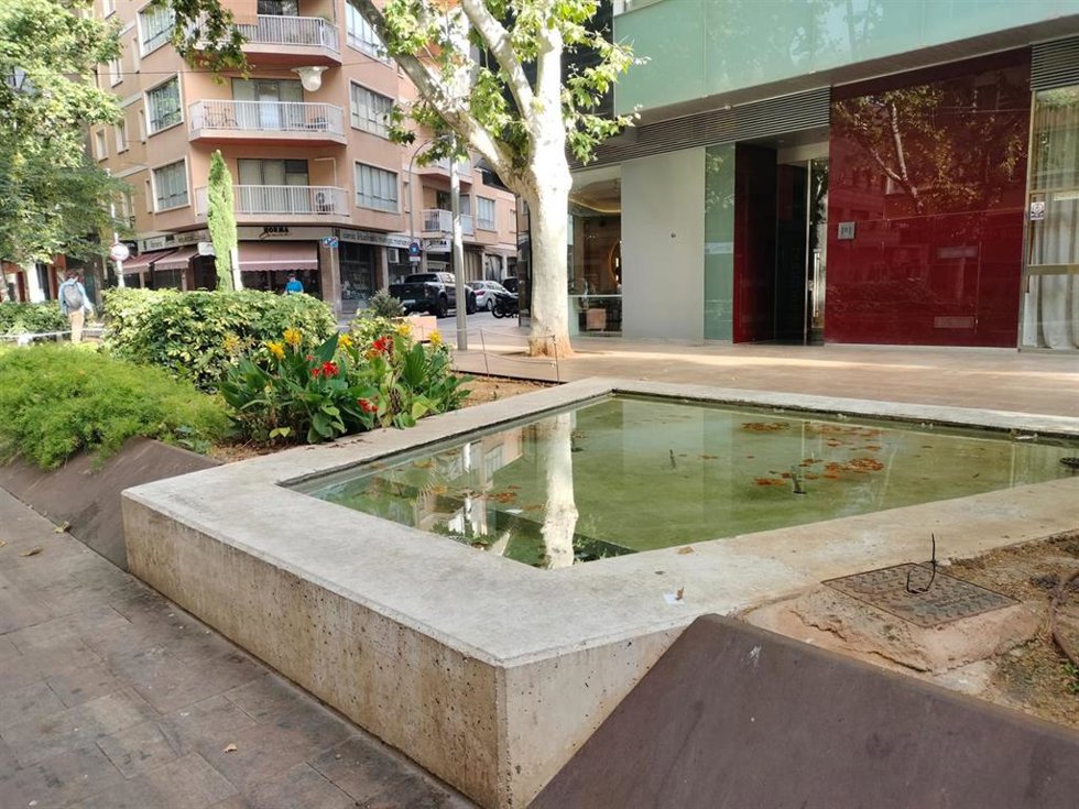 Archivo - Fuente de la calle Nureddunna, en Palma.