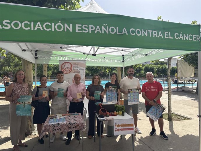 El concejal Félix Brocate y las entidades colaboradoras han presentado la campaña que se estructura en tres ejes: la fotoprotección, la seguridad en el agua y la promoción de la actividad física y la alimentación saludable.
