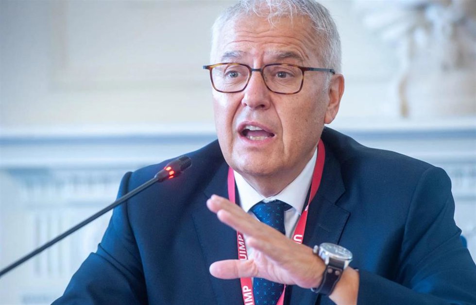 Miguel Ángel Panduro, director general de Indra Space, durante su intervención en el curso de verano organizado por la APIE en la Universidad Menéndez Pelayo de Santander.