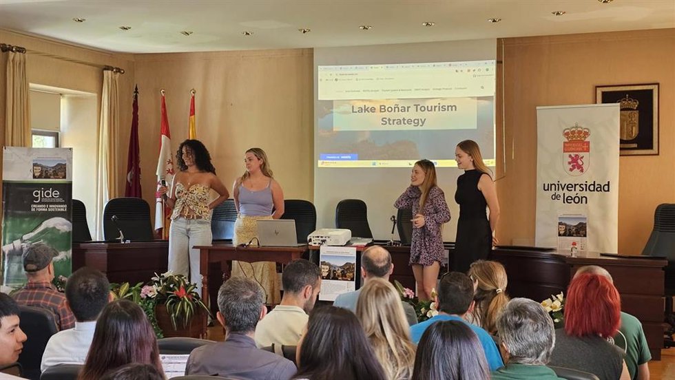 La jornada de la ULE 'Sembrando futuro en el Alto Porma: claves para el emprendimiento y la innovación en territorios rurales', desarrollada en el Ayuntamiento de Boñar.