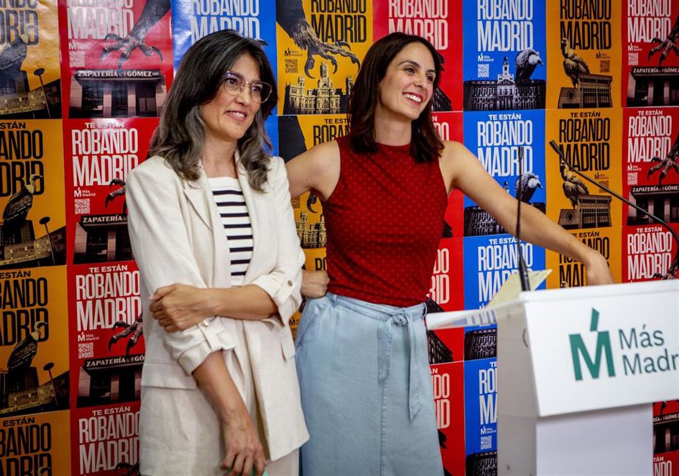 La portavoz de Más Madrid en la Asamblea, Manuela Bergerot, y la portavoz de la formación en la capital, Rita Maestre, en rueda de prensa.