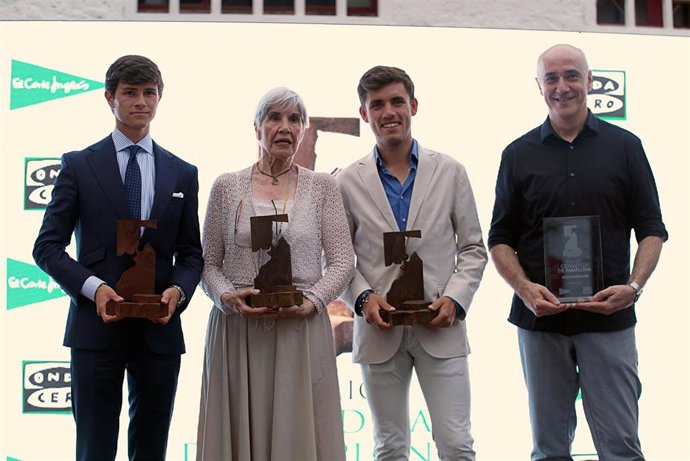 Onda Cero Navarra y El Corte Inglés entregan los XIV Premios Ciudadela de la Feria del Toro de Pamplona.