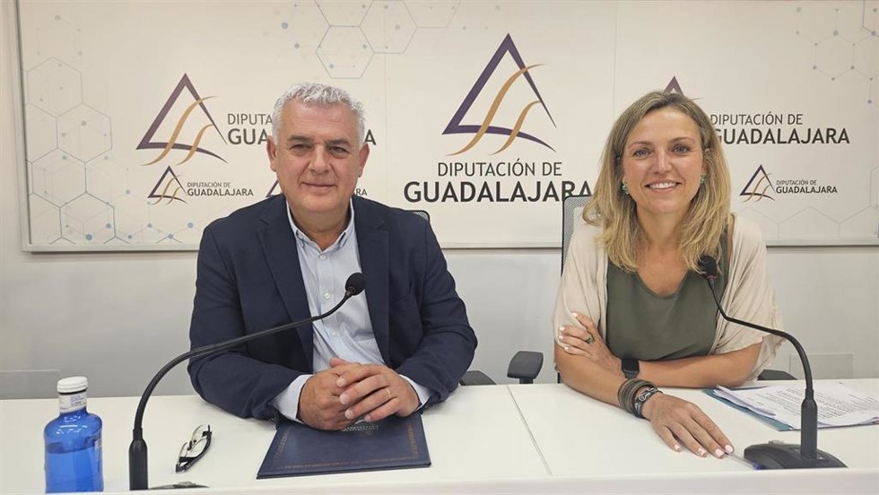 El presidente de la Diputación de Guadalajara, José Luis Vega y la alcaldesa seguntina, María Jesús Merino.