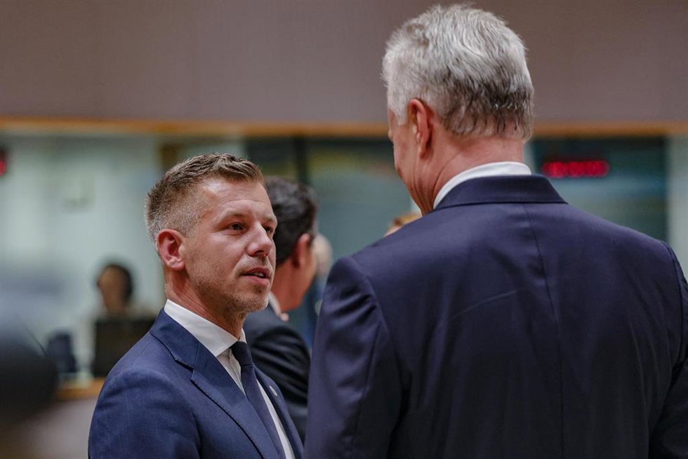 El primer ministro de Hungría, Peter Magyar, durante una reciente cumbre europea.