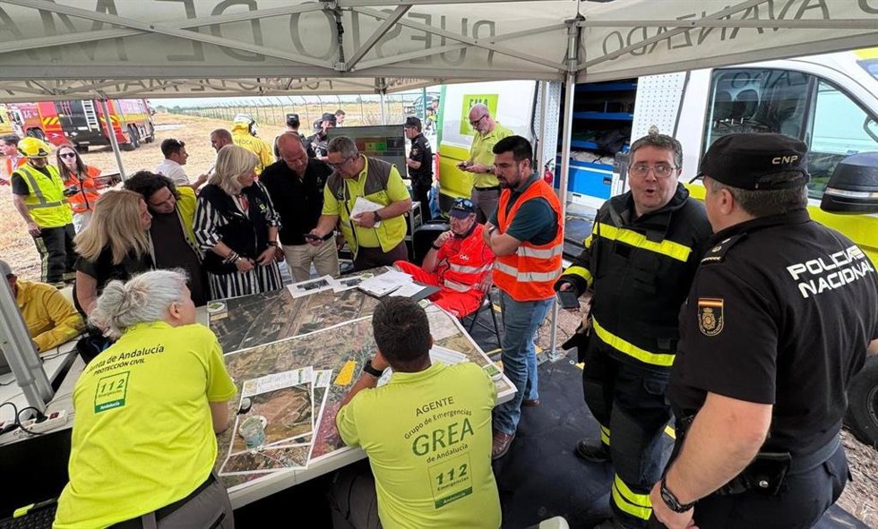 La delegada de la Junta de Andalucía en Cádiz, Mercedes Colombo, ha participado en un simulacro en el aeropuerto de Jerez
