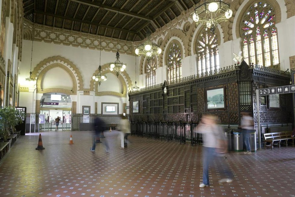 Archivo - El Gobierno autoriza la licitación del mantenimiento de 163 estaciones ferroviarias por 13,9 millones.