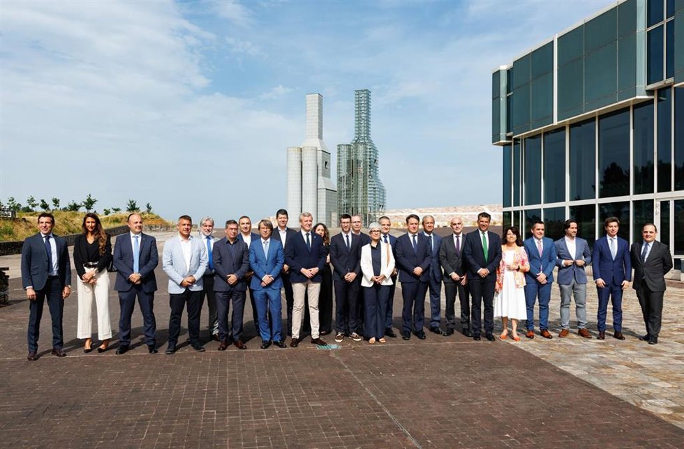 Firma del pacto digital con 21 empresas, en la Cidade da Cultura