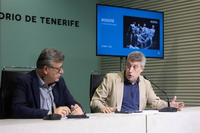 El consejero de Cultura del Cabildo de Tenerife, José Carlos Acha, y el director del Auditorio de Tenerife, José Luis Rivero, en la presentación de 'Mapas'