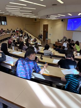 Alumnos en un aula