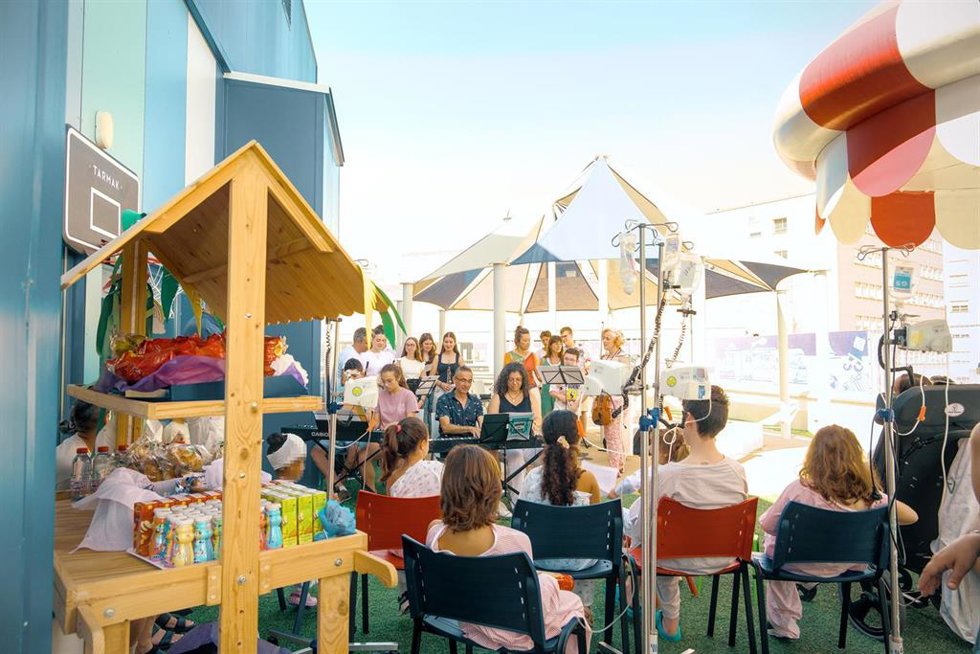 Menores participan en la Escuela del Hospital Infantil del Virgen del Rocío