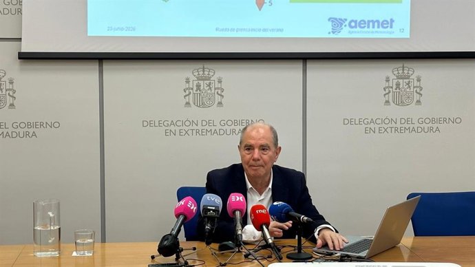 El delegado territorial de la Aemet Extremadura, Marcelino Núñez, hace balance de la primavera y presenta las previsiones para el verano.