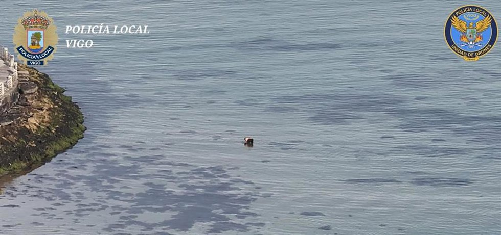 Identificado un furtivo reincidente extrayendo almeja en la playa de Ríos, en Teis (Vigo).