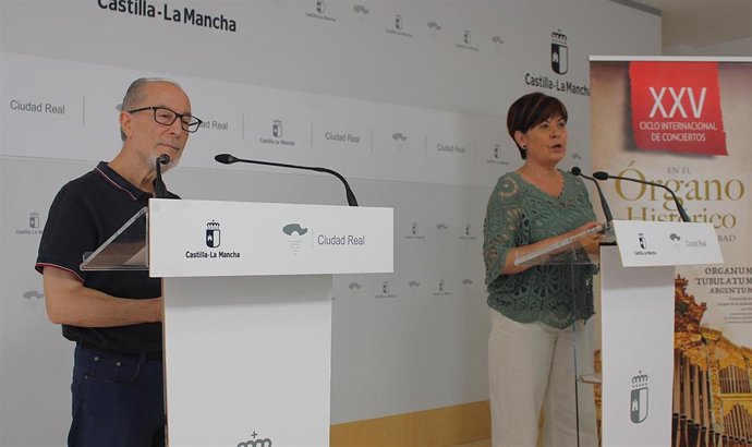 Urbano Patón y María Fresneda en la presentación de los conciertos.