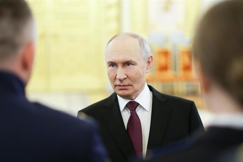 Vladimir Putin, presidente de Rusia, durante una reunión con los graduados de las instituciones de enseñanza superior militar en el Palacio Estatal del Kremlin.
