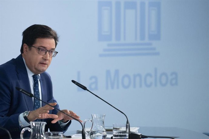 El ministro para la Transformación Digital y de la Función Pública, Óscar López, durante una rueda de prensa posterior al Consejo de Ministros, a 23 de junio de 2026, en Madrid (España).  El Consejo de Ministros aprueba una inyección histórica de 6.200 mi