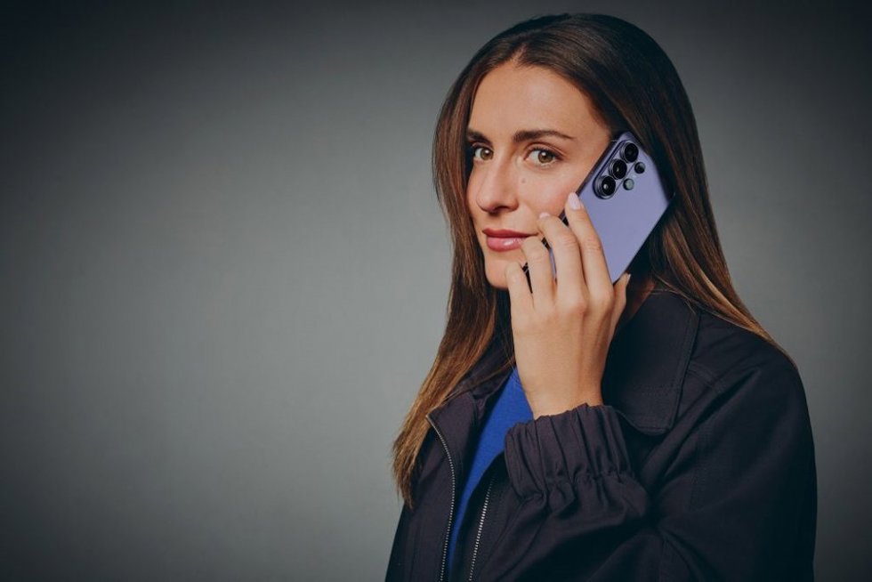 La internacional del FC Barcelona Alexia Putellas sortea su Samsung Galaxy Z Fold7 tras una temporada utilizándolo "dentro y fuera del campo".