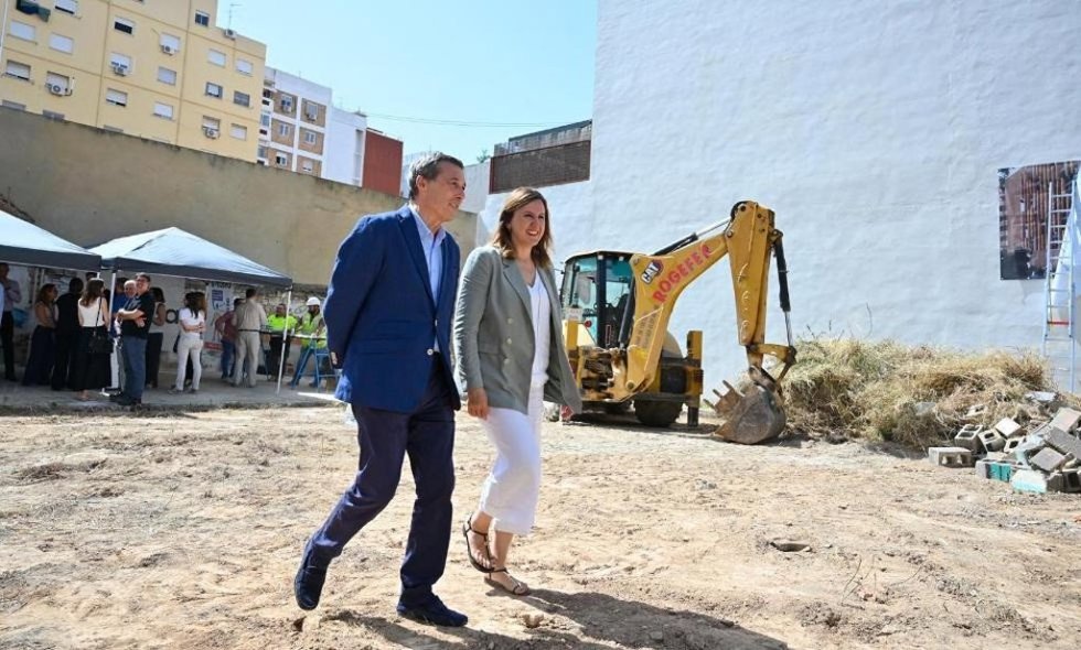 Gómez y Catalá visitan el inicio de las obras del nuevo centro de salud de la calle Antonio Suárez de València