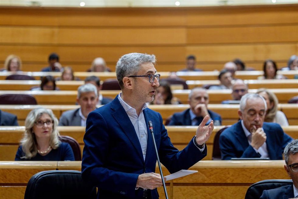 El ministro de Hacienda, Arcadi España, interviene durante una sesión plenaria en el Senado, a 26 de mayo de 2026, en Madrid (España). 