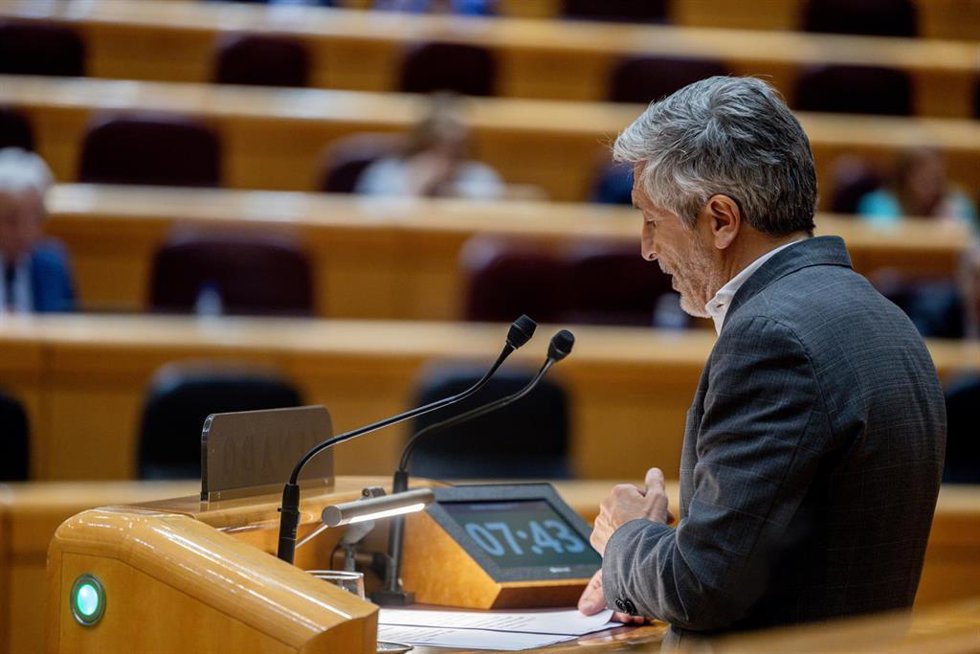 El ministro del Interior, Fernando Grande-Marlaska, interviene durante una sesión plenaria en el Senado, a 26 de mayo de 2026, en Madrid (España). 
