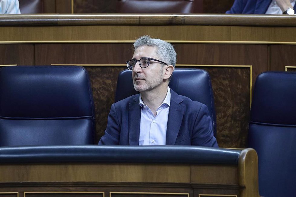 El ministro de Hacienda, Arcadi España, durante una sesión plenaria, en el Congreso de los Diputados, a 18 de junio de 2026, en Madrid (España). 