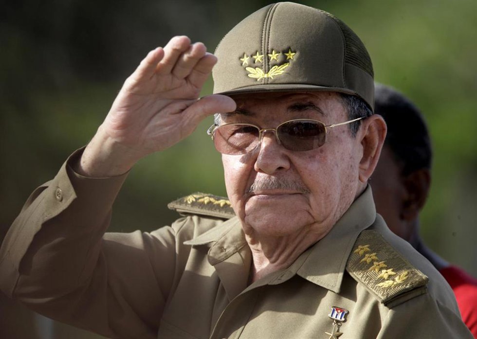 Archivo - El expresidente cubano Raúl Castro