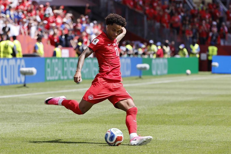 Tajon Buchanan con Canadá durante el Mundial