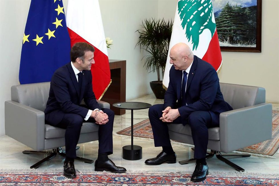 Archivo - El presidente de Líbano, Joseph Aoun, junto a su homólogo de Francia, Emmanuel Macron, en una visita a Beirut en 2025.