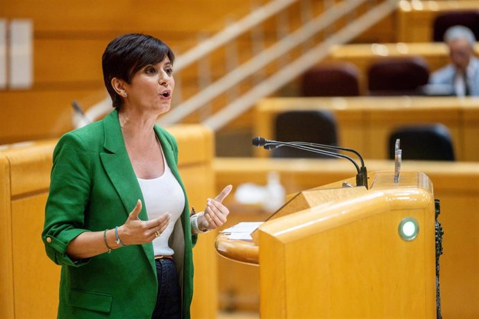 Archivo - La ministra de Vivienda y Agenda Urbana, Isabel Rodríguez, interviene durante un pleno en el Senado, a 17 de junio de 2025, en Madrid (España). 