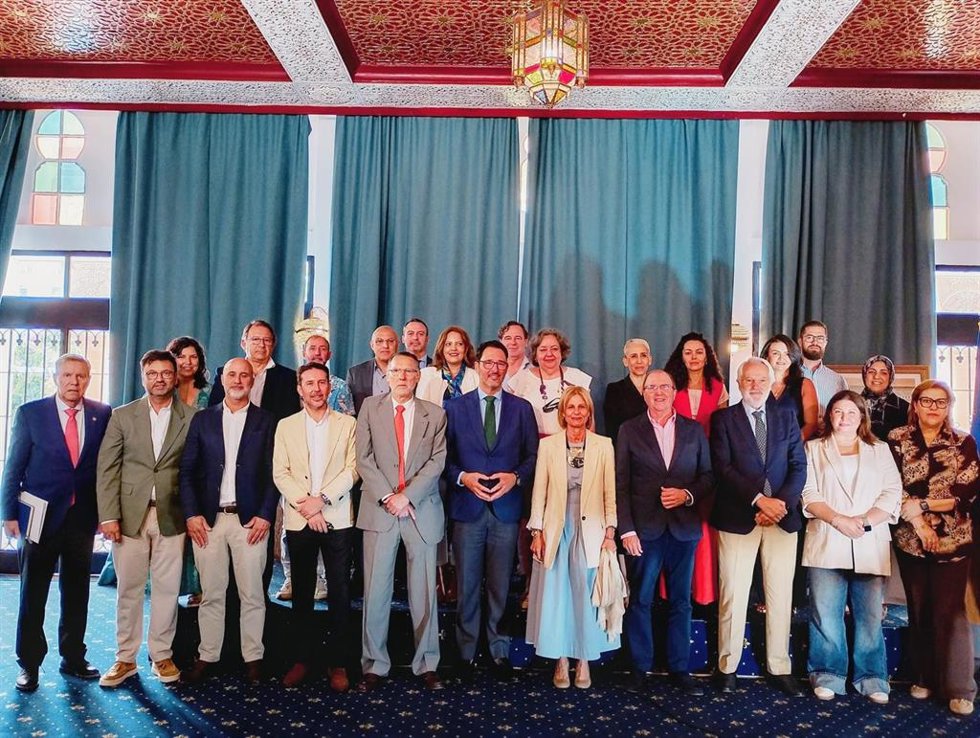 La alcaldesa de Jerez, María José García-Pelayo, con la delegación desplazada a Tánger para impulsar puentes comerciales.
