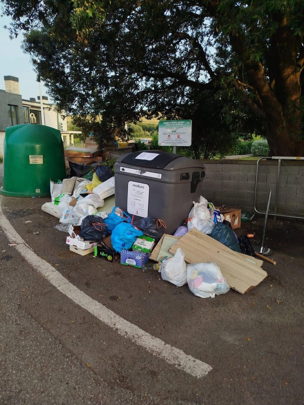 Desconvocadas las huelgas de basuras en la zona occidental y Bezana tras alcanzar sendos preacuerdos
