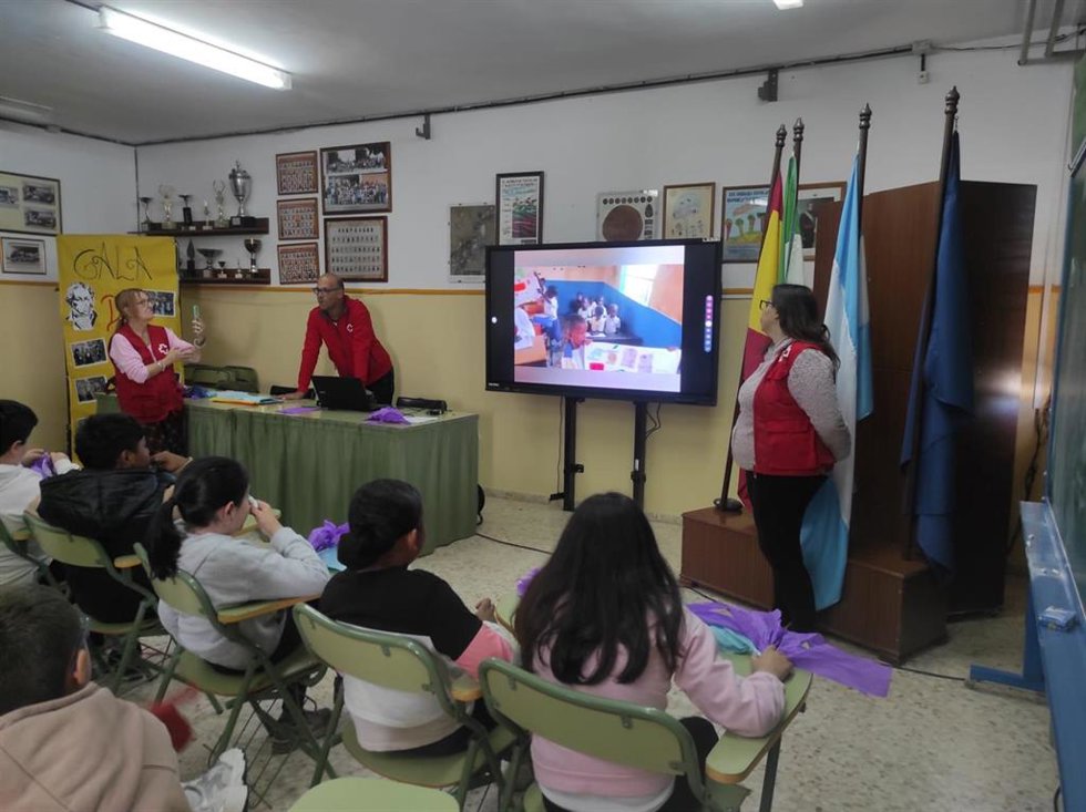 Escolares de Huelva en el proyecto 'Sensibilización y Educación para el Desarrollo sobre la Erradicación de la Pobreza' de Cruz Roja.