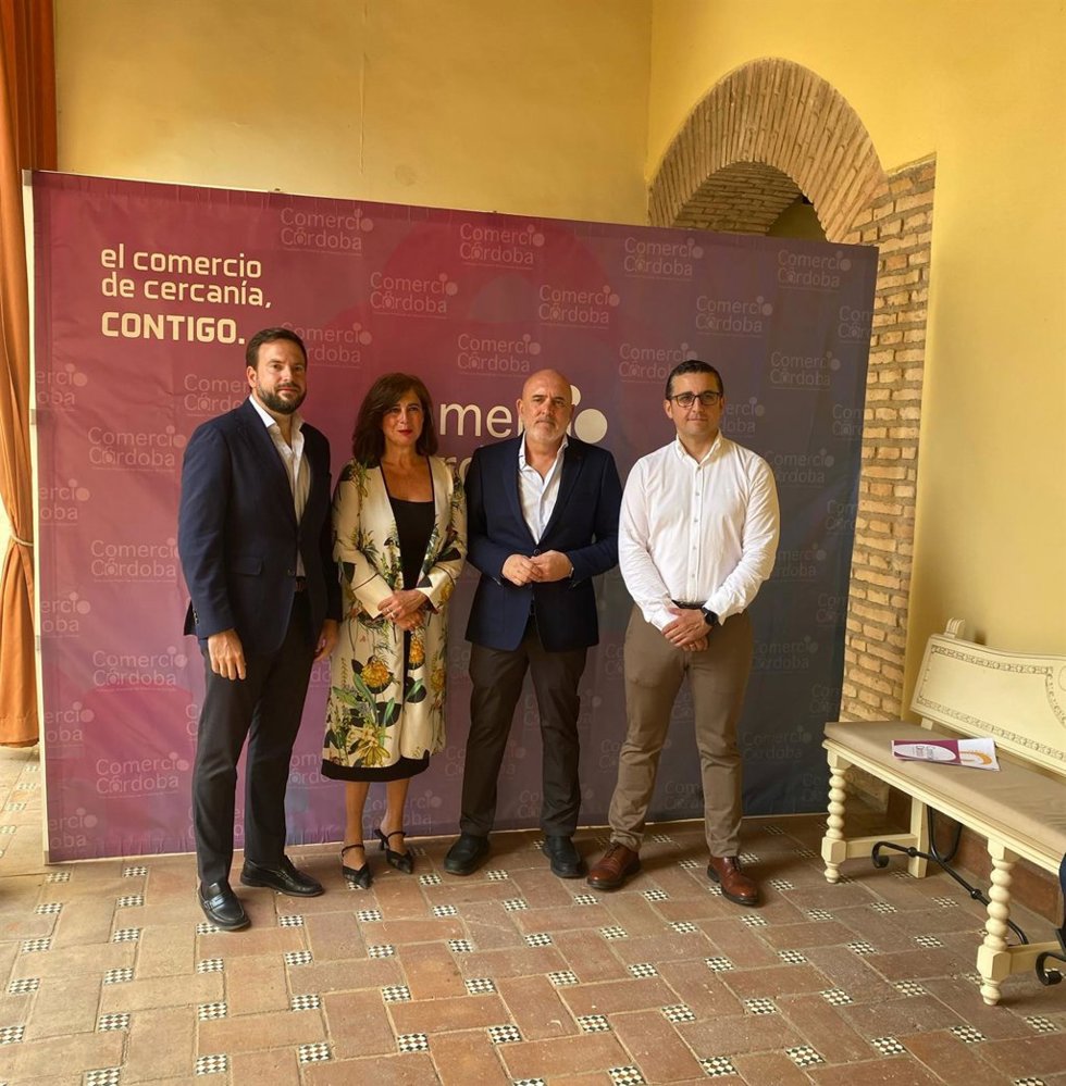 Autoridades en la inauguración de las jornadas 'Municipios con comercio'.