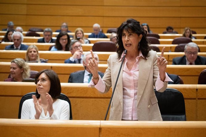 Archivo - La ministra de Igualdad, Ana Redondo, interviene durante una sesión de control al Gobierno, en el Senado, a 28 de abril de 2026, en Madrid (España). 