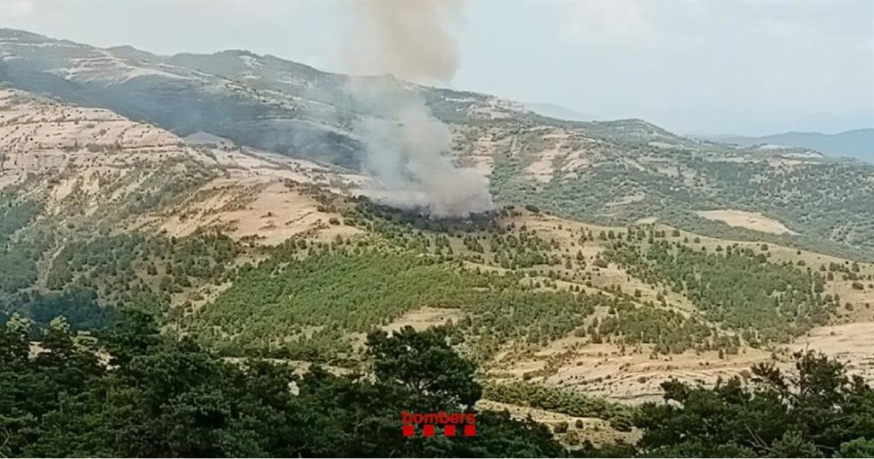Incendio de vegetación en el Forat del Graller, en la sierra de Gurp, en Tremp (Lleida)