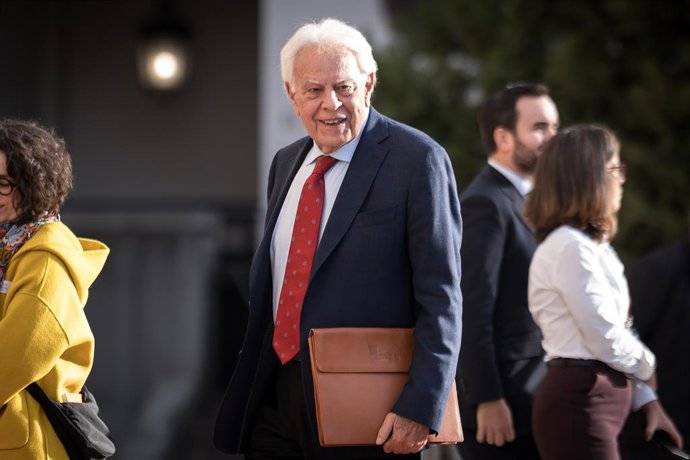 Archivo - Arquivo - O ex-presidente do Governo Felipe González, durante o lançamento do livro “El Rey”, de Manuel García-Pelayo, no Senado, em 25 de fevereiro de 2026, em Madri (Espanha). O lançamento do livro “El Rey”, de Manuel García-Pelayo, coincide c