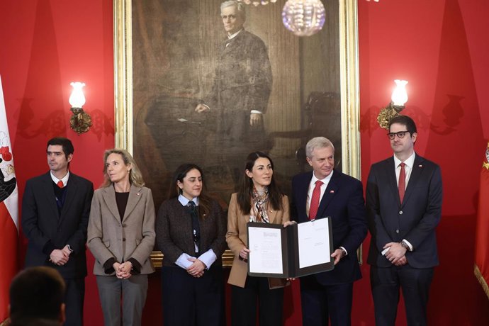 Santiago 23 de junio 2026. El Presidente de la Republica, Jose Antonio Kast, acompanado de la ministra de Educacion, Maria Paz Arzola, presenta proyecto de ley que modifica el Sistema de Admision Escolar. Dragomir Yankovic/Aton Chile